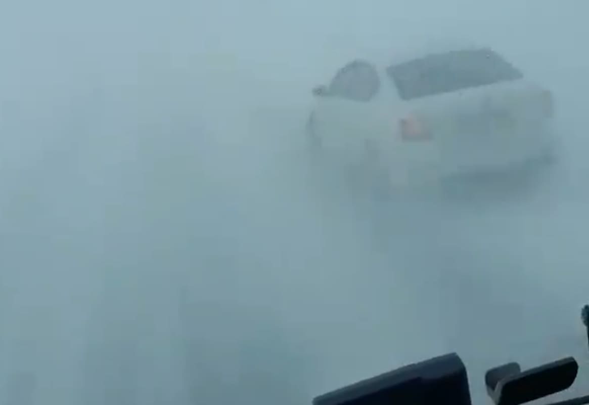 AUTOMOBILI ZAGLAVLJENI NA CESTI Pogledajte snježnu vijavicu na Kupresu!