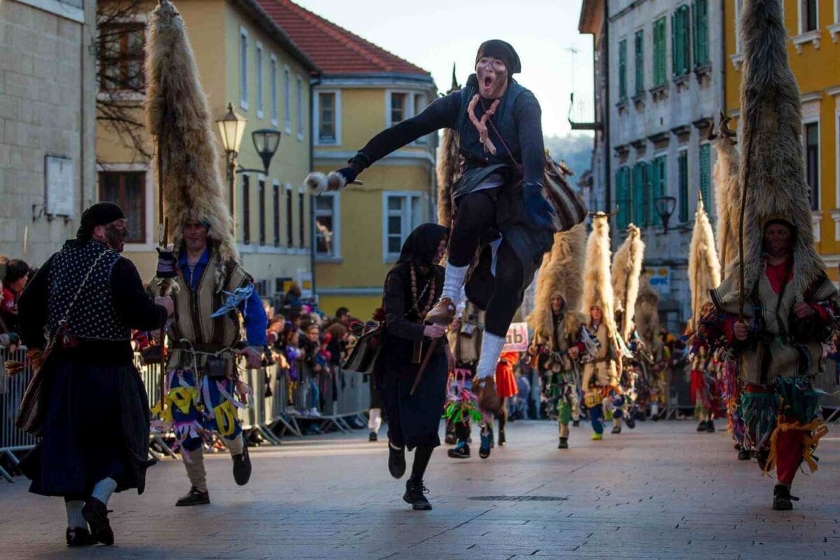 Dani krnjevala 2020. i 6. Smotra mačkara cetinskoga kraja: Impozantni Didi s Kamešnice najupečatljiviji su dio povorke