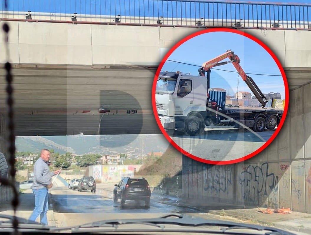 "KOBNI" KRAN Teretnjak zapeo za nadvožnjak u Solinu i oštetio ga, "stradala" i dva automobila