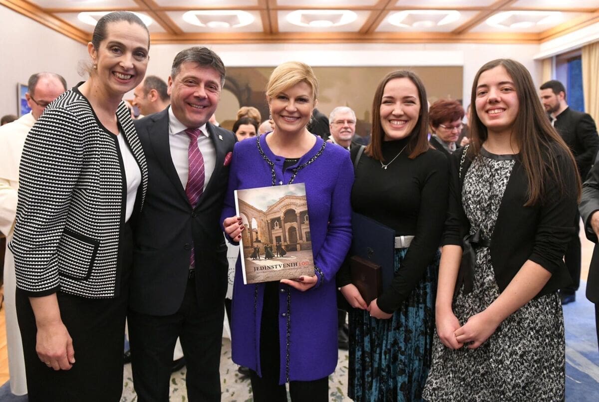 Predsjednica odlikovala zaslužne za promicanje ugleda RH: Među nagrađenima i Splićani