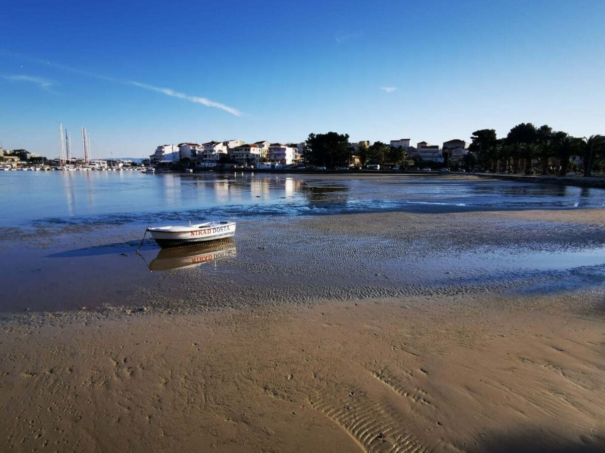 'UTEKLO' MORE Oseka u Stobreču brodice ostavila na suhome