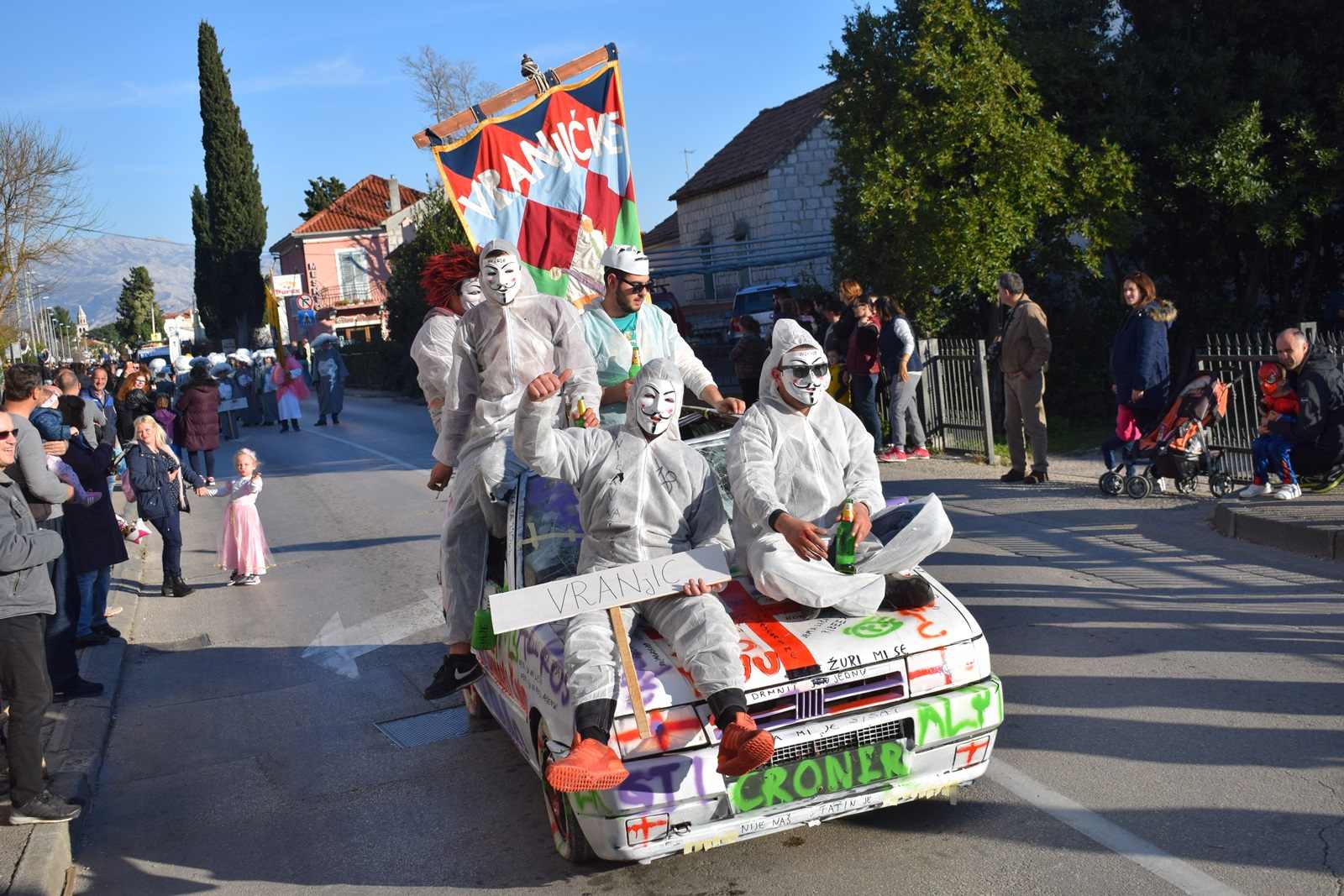 25. KAMBELOVSKI KRNJEVAL Osuđena i spaljena Božica pravde jer Merkel i Plenki idu u Rijeku