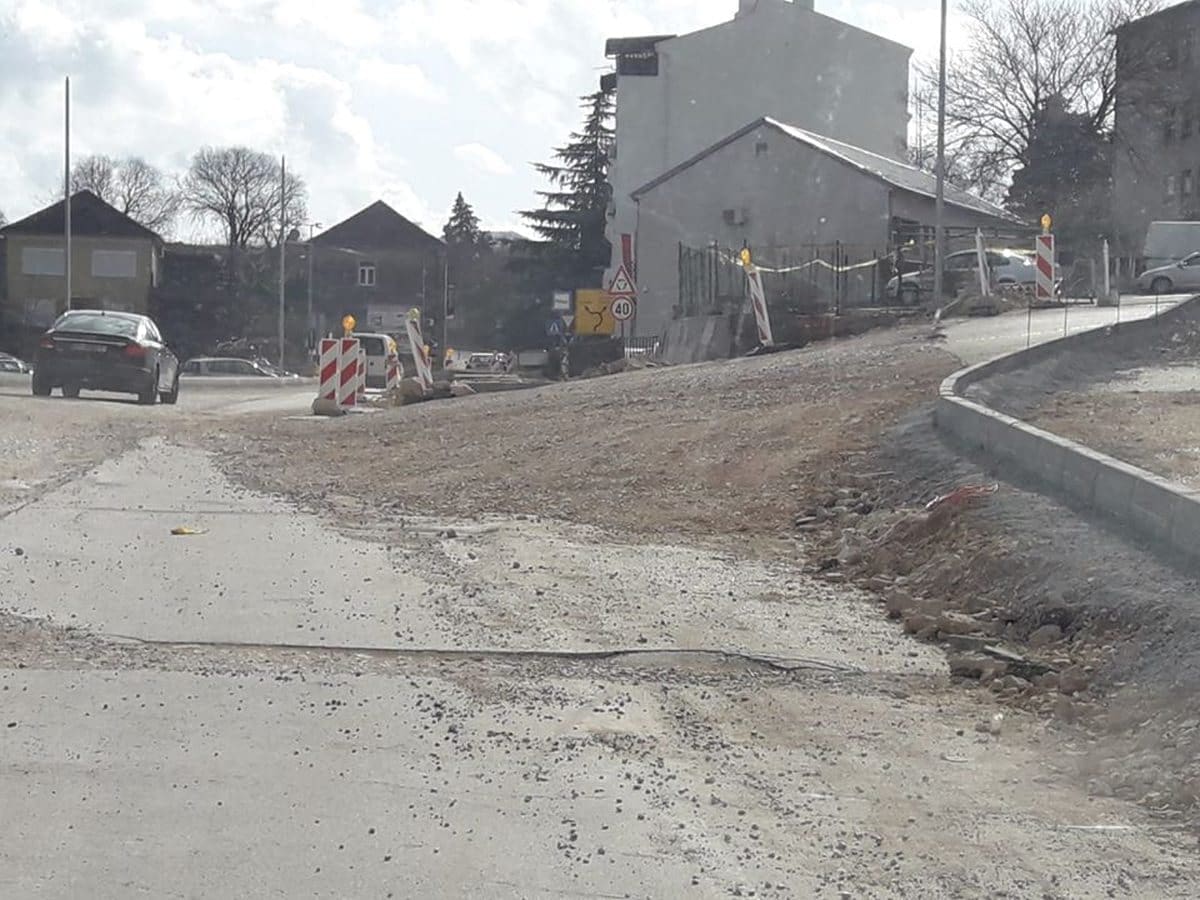 INVESTICIJA TEŠKA OKO 2,5 MILIJUNA KUNA U tijeku radovi na rekonstrukciji križanja ŽC Vrgorac - Stilja