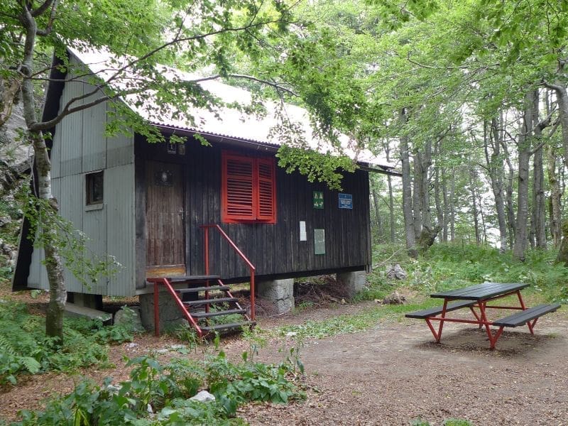 TRAŽE SE VOLONTERI I DONATORI Obnavlja se sklonište u strogom rezervatu prirode Bijele stijene