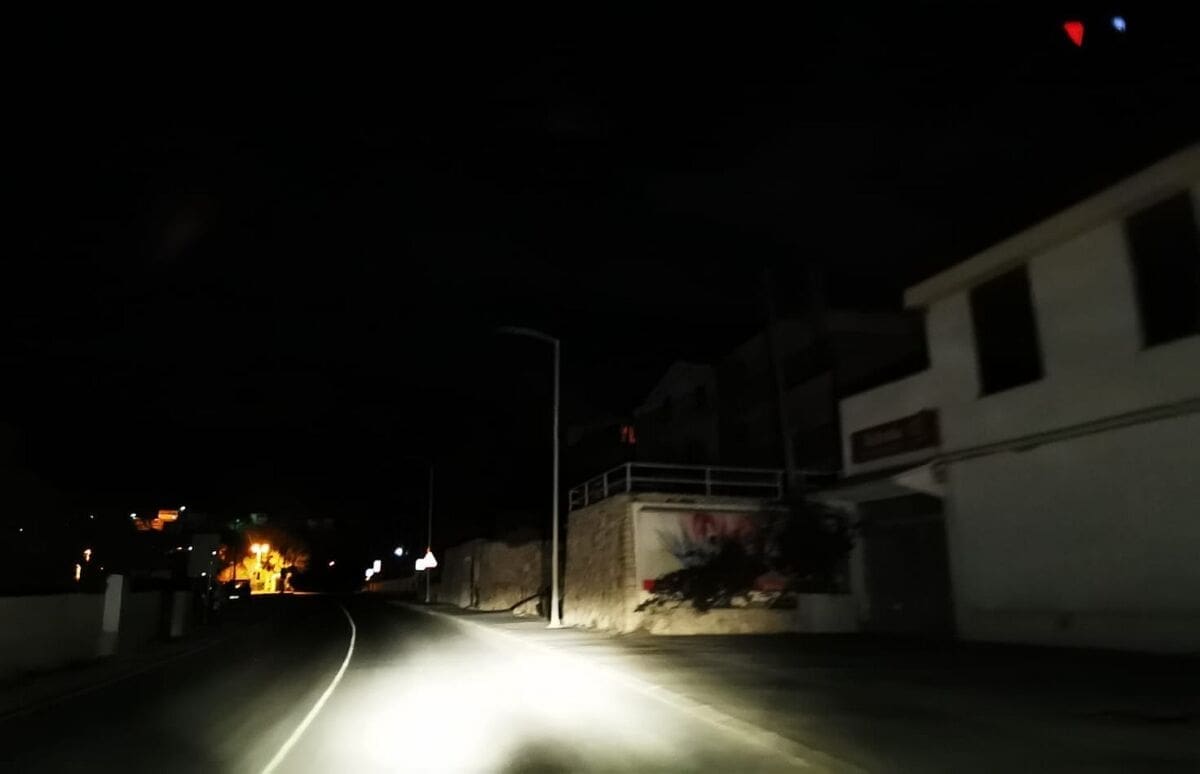 ORKANSKA BURA STVARA PROBLEME Istočno od Splita nestalo električne energije, ograničenja na cesti Solin - Klis