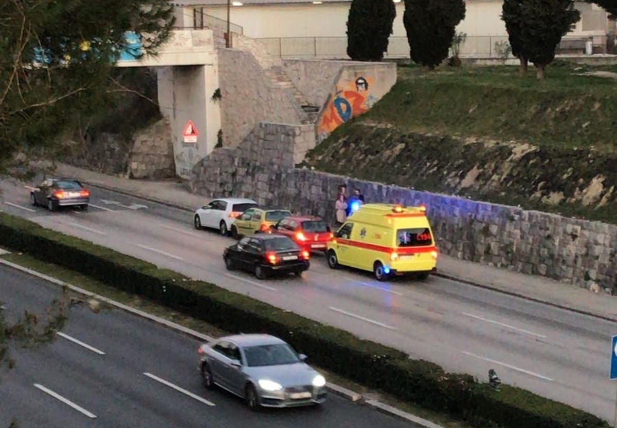 'NASLAGALA' SE TRI AUTOMOBILA Prometna u Splitu, jedna osoba zatražila liječničku pomoć