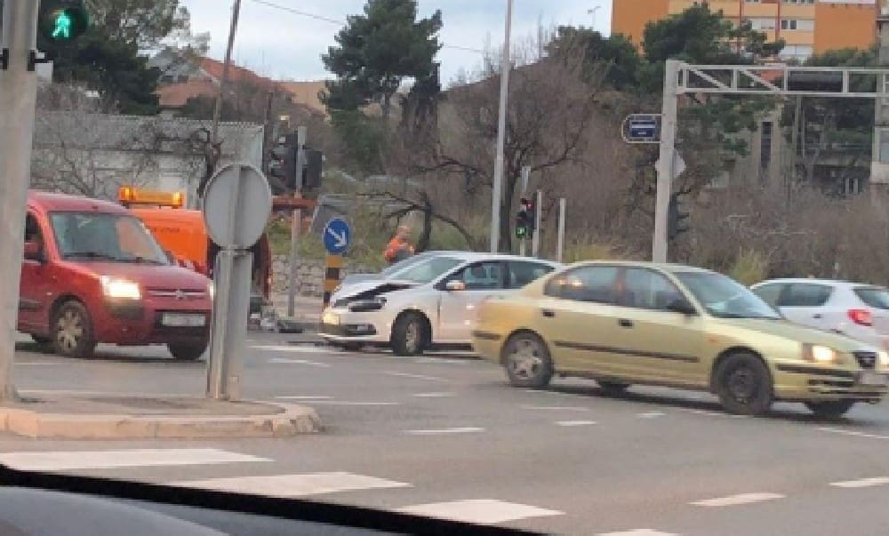 PROMETNA Sudar na jednoj od najprometnijih splitskih prometnica, očevid u tijeku