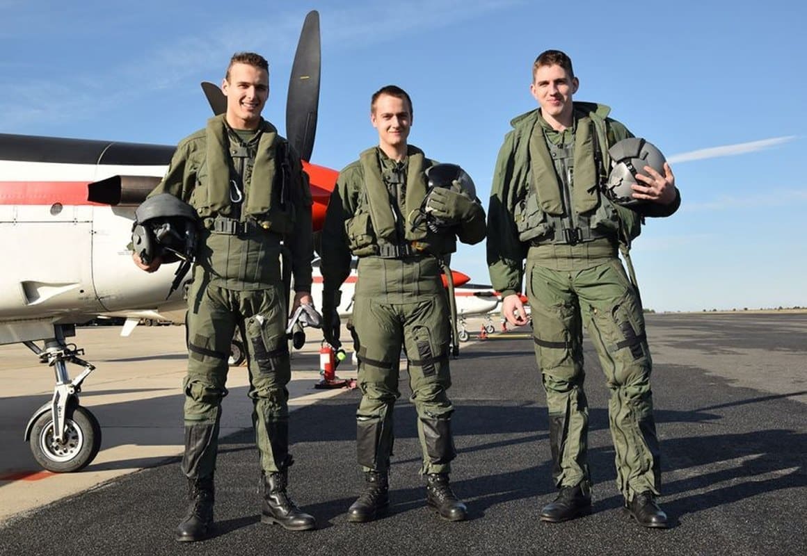 SREDNJOŠKOLCI, JESTE LI ZAINTERESIRANI? MORH poziva zainteresirane za karijeru vojnog pilota