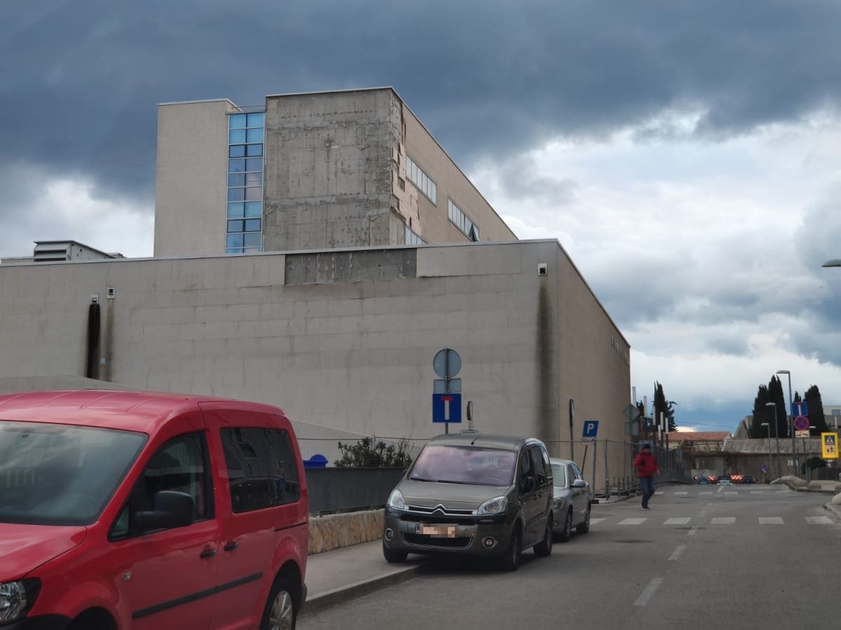 PONAVLJANJE JE MAJKA ZNANJA Bura otpuhala fasadu sa Zdravstvene škole