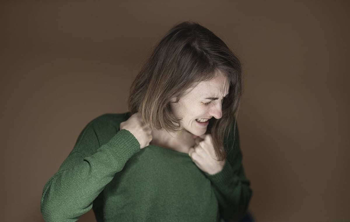 LJUBAVNA DRAMA Žena partnera udarila metalnim svijećnjakom, on nju grebao i vukao po podu