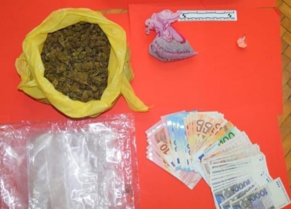"Pala" dva dilera: Pronašli im ecstasy, marihuanu i ilegalni novac