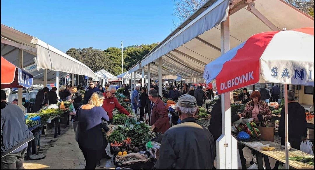 ČEKA NAS TALIJANSKI SCENARIJ Gradonačelnik šokiran gužvom na placi: "Na koji način objasniti sugrađanima da ostanu doma?"