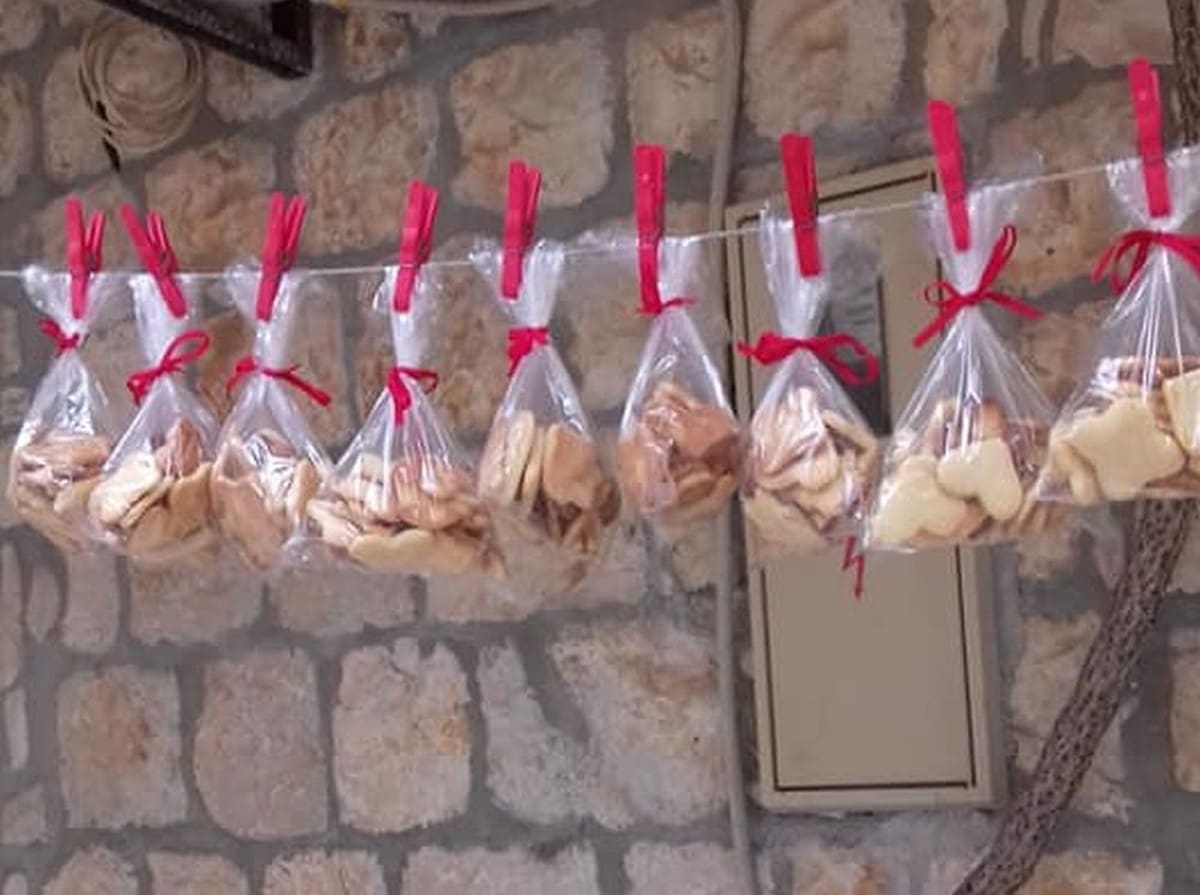 I KADA MISLITE DA SVE IDE NIZBRDO, POJAVI SE TETA SILVIJA "Malo je, ali od srca. Odnesite ih starima i osamljenima"