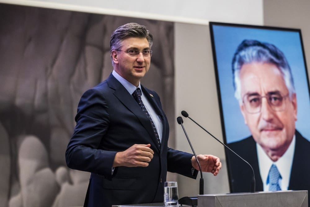 Među HDZ-ovcima kruži SMS poruka za koga glasati, oglasio se Plenković: "Druga ekipa je shvatila da gube pa nastoje zbuniti dio birača HDZ-a"