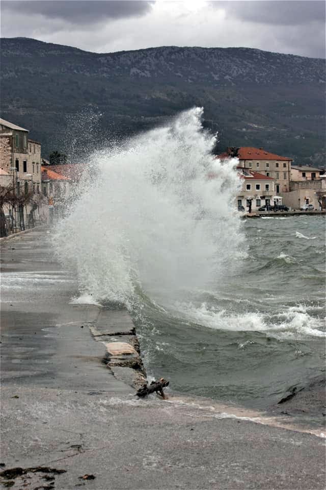 jugo_valovi_kastela(1)