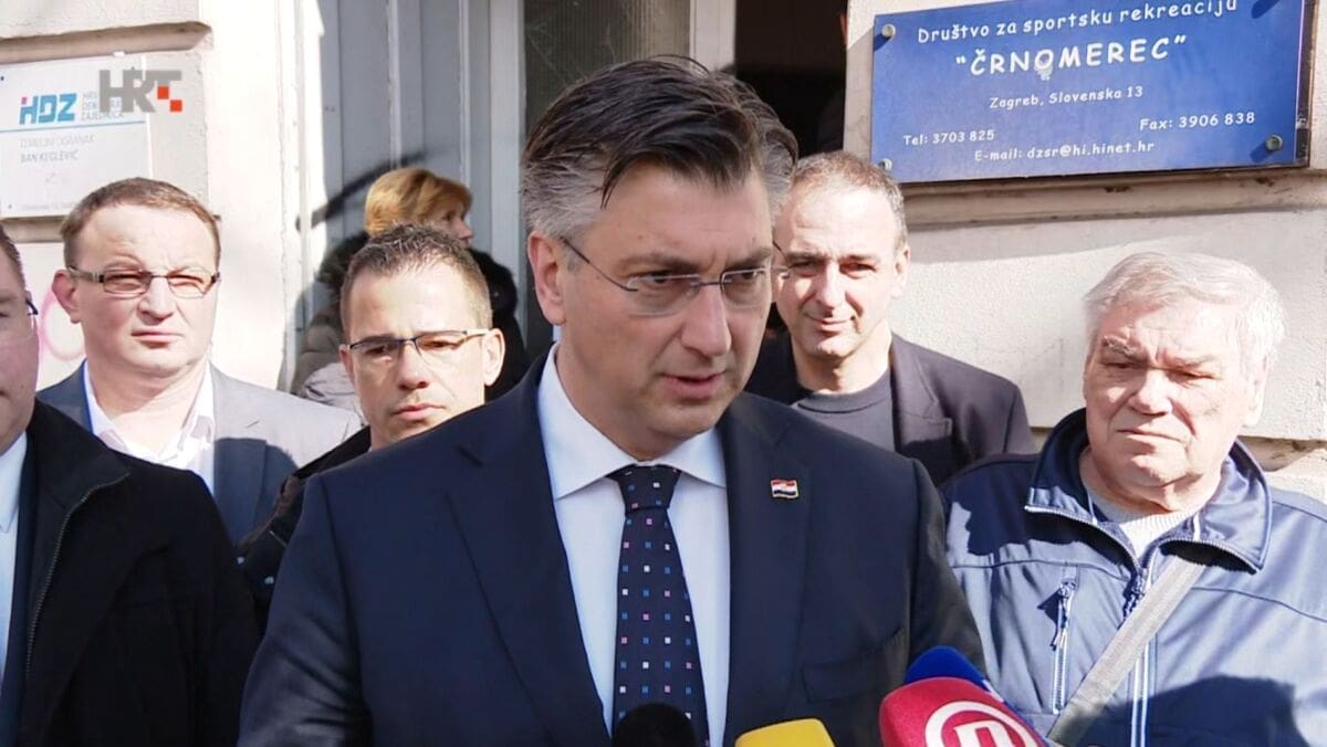 Plenković se nakon sastanka sa Stožerom obratio javnosti: U Hrvatskoj je 49 ljudi zaraženo koronavirusom