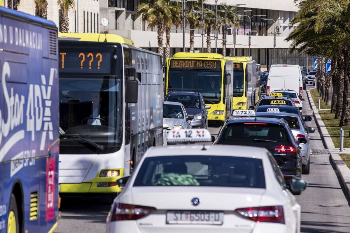 PROSVJED 'PROMETA' I SPLITSKIH TAKSISTA Vrijeme je da inspekcije i Ministarstvo rade svoj posao