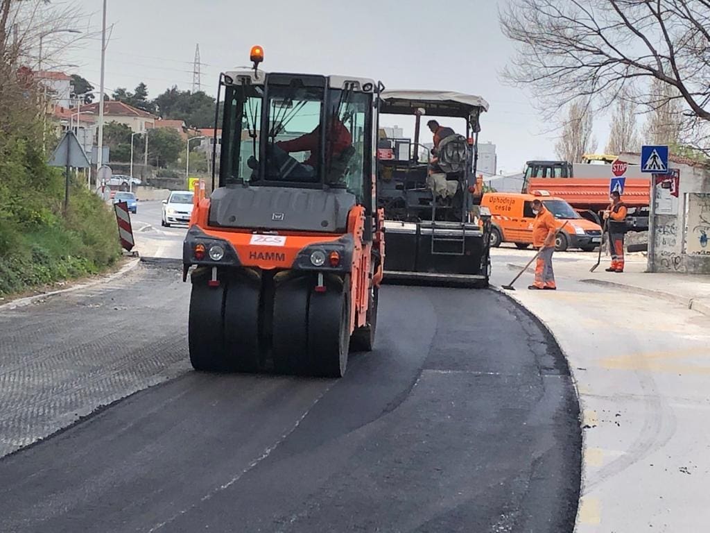 RADOVI Sanira se kolnik kod kamenoloma u Žrnovnici