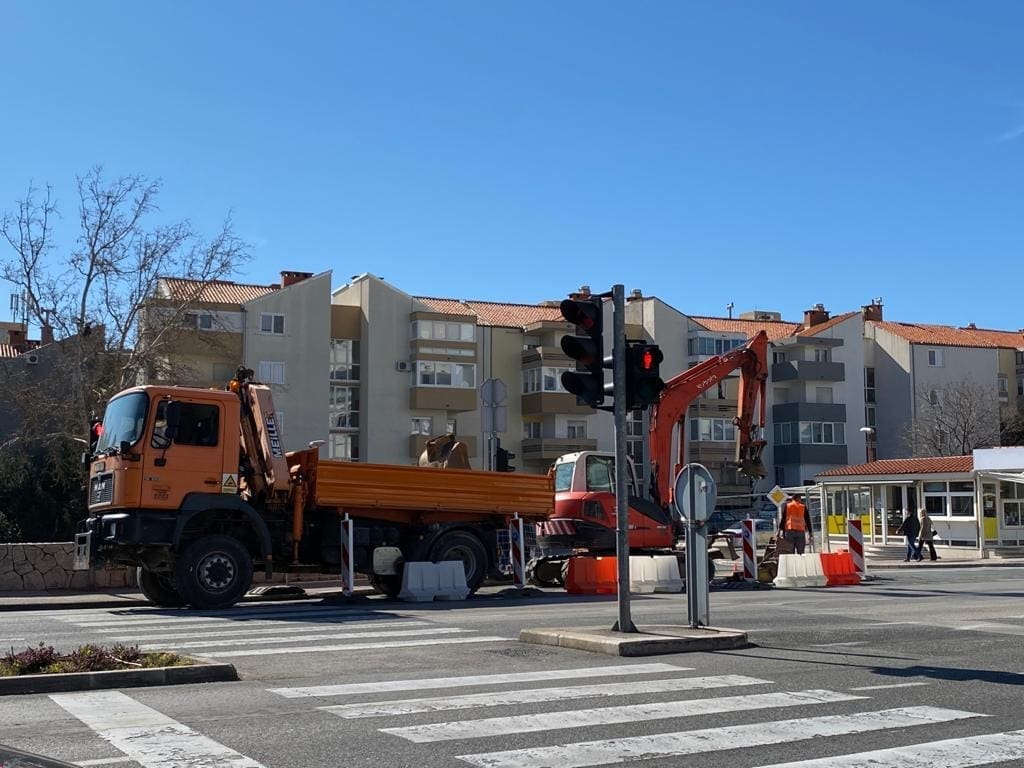 OSIGURANJE PRIVREMENOG PARKINGA NA MERTOJAKU Radovi počinju u ponedjeljak