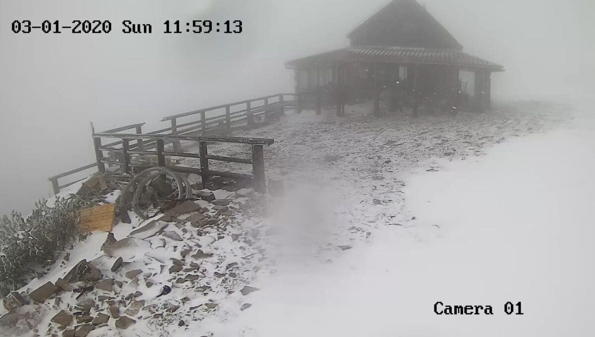 U višim planinama Dalmacije počeo padati gust snijeg