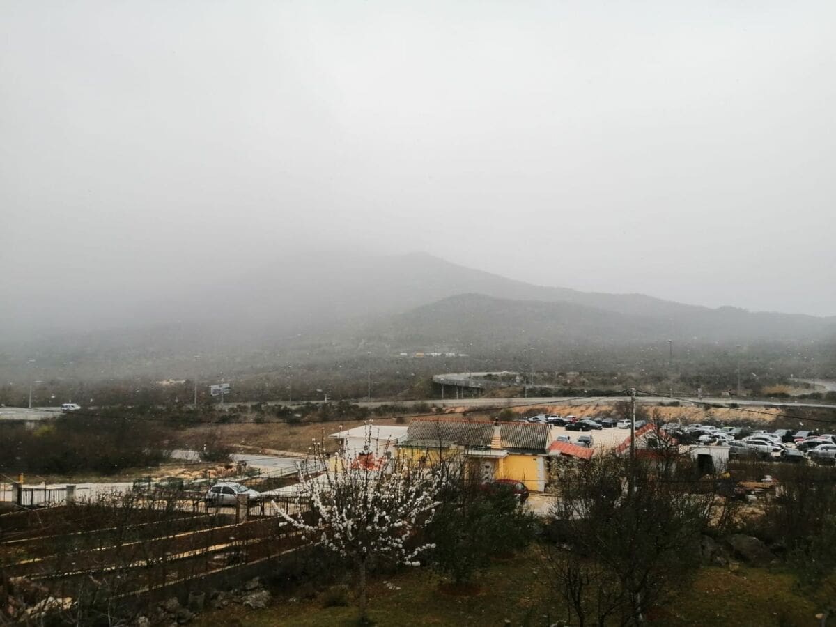 VIDEO Snijeg počeo padati u okolici Splita