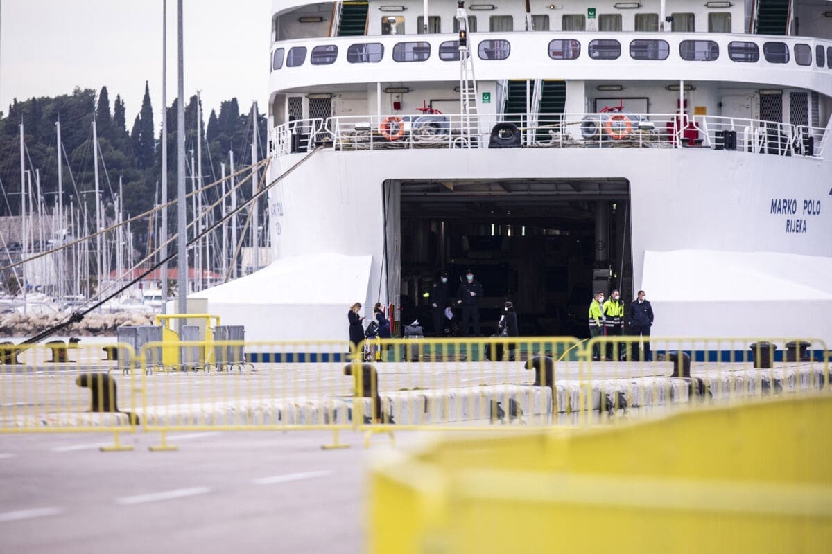 NOVE MJERE Obvezne maske na svim brodovima u obalnom linijskom pomorskom prometu