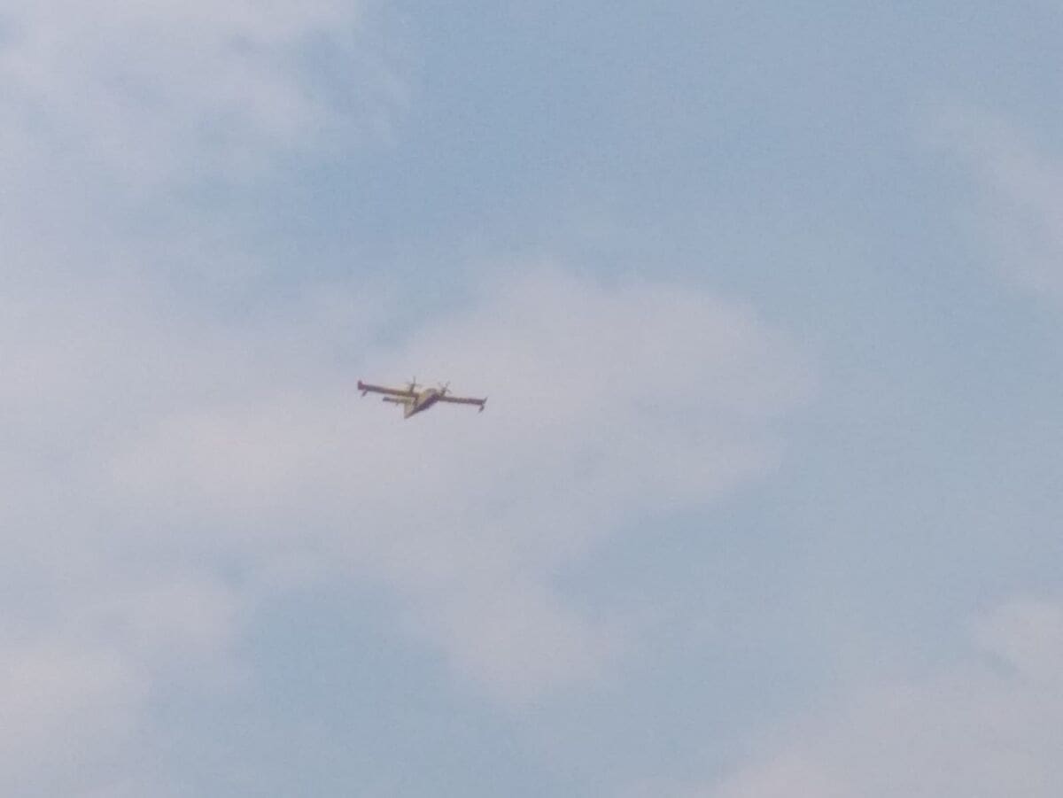 Kanaderi nad Dalmatinskom zagorom: Na Svilaji sve manje dima, Dinara i dalje u plamenu