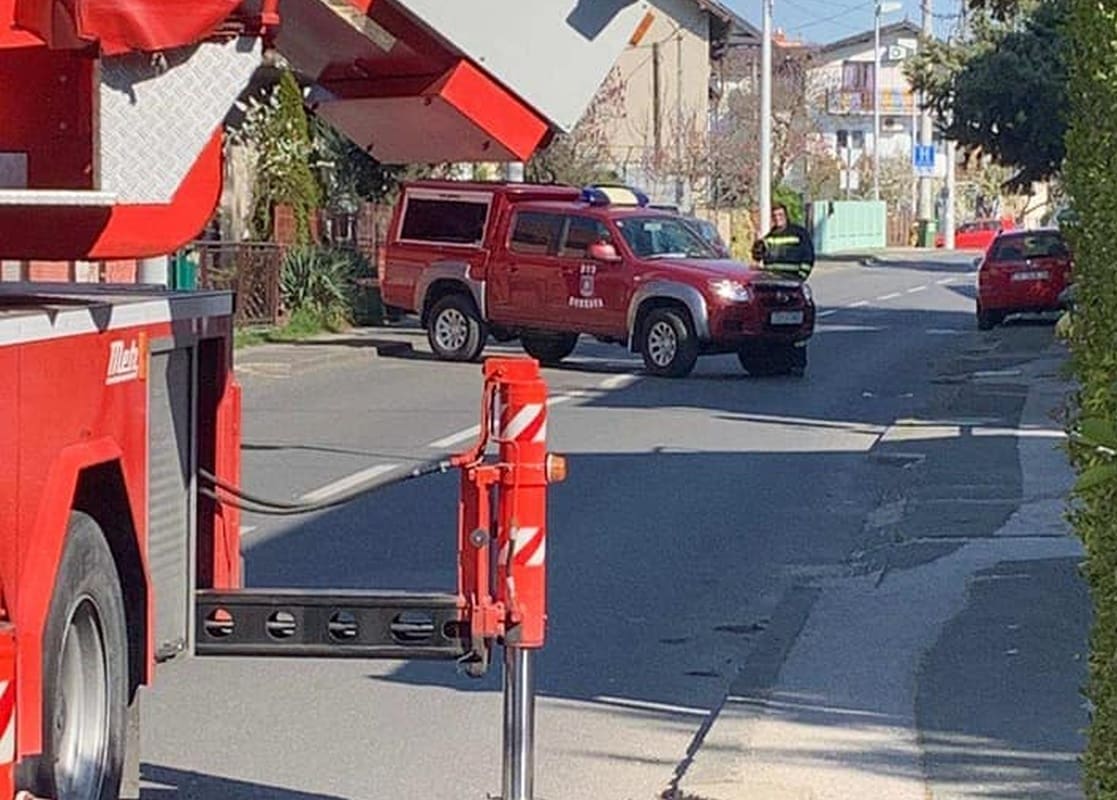 SPLIT POMAŽE ZAGREBU Splitska javna vatrogasna postrojba već sedam dana u akciji uklanjanja posljedica potresa