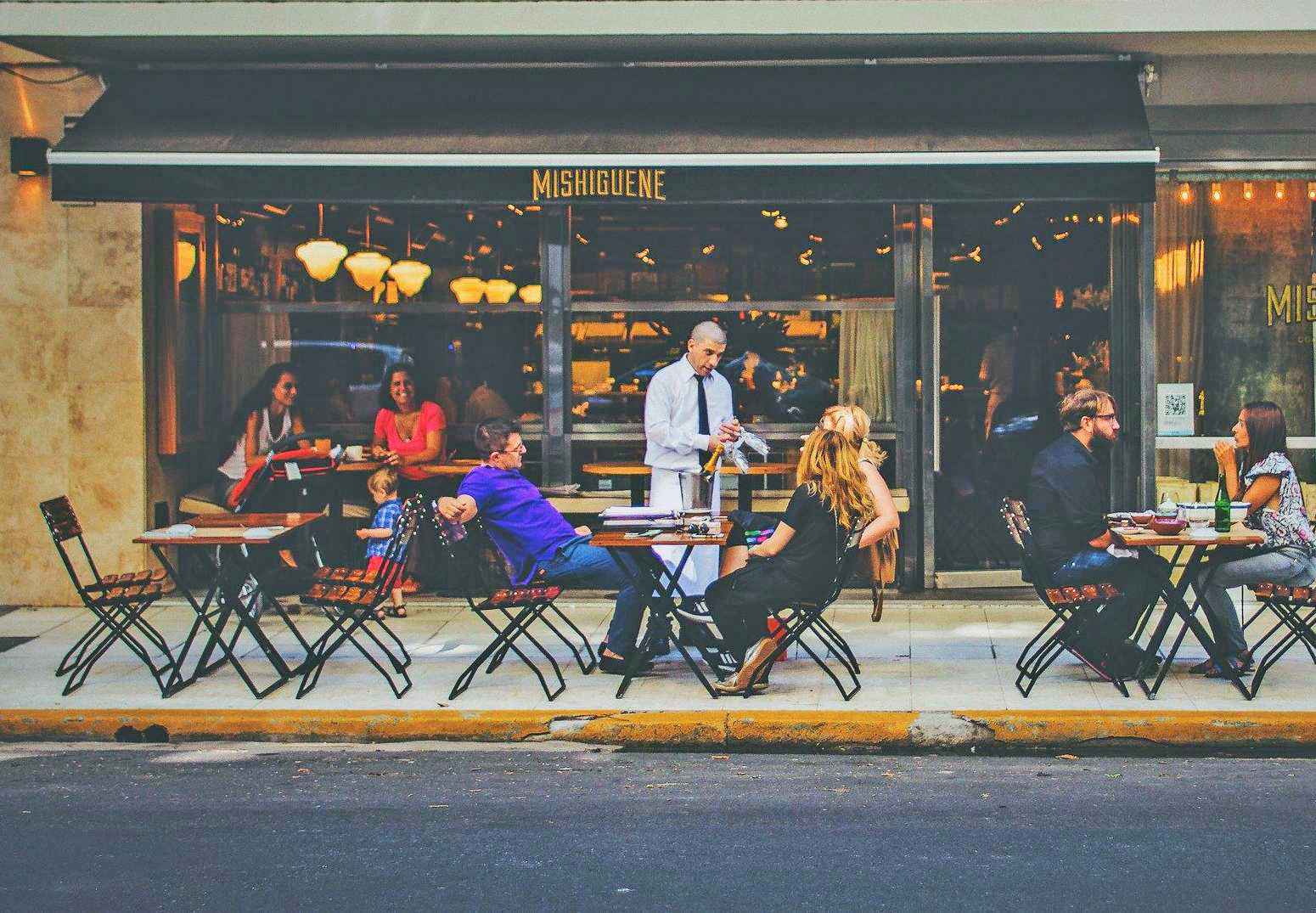 POSTUPNO VRAĆANJE U NORMALU Škole bi se mogle otvoriti za dio učenika. Trgovine odjećom su problem
