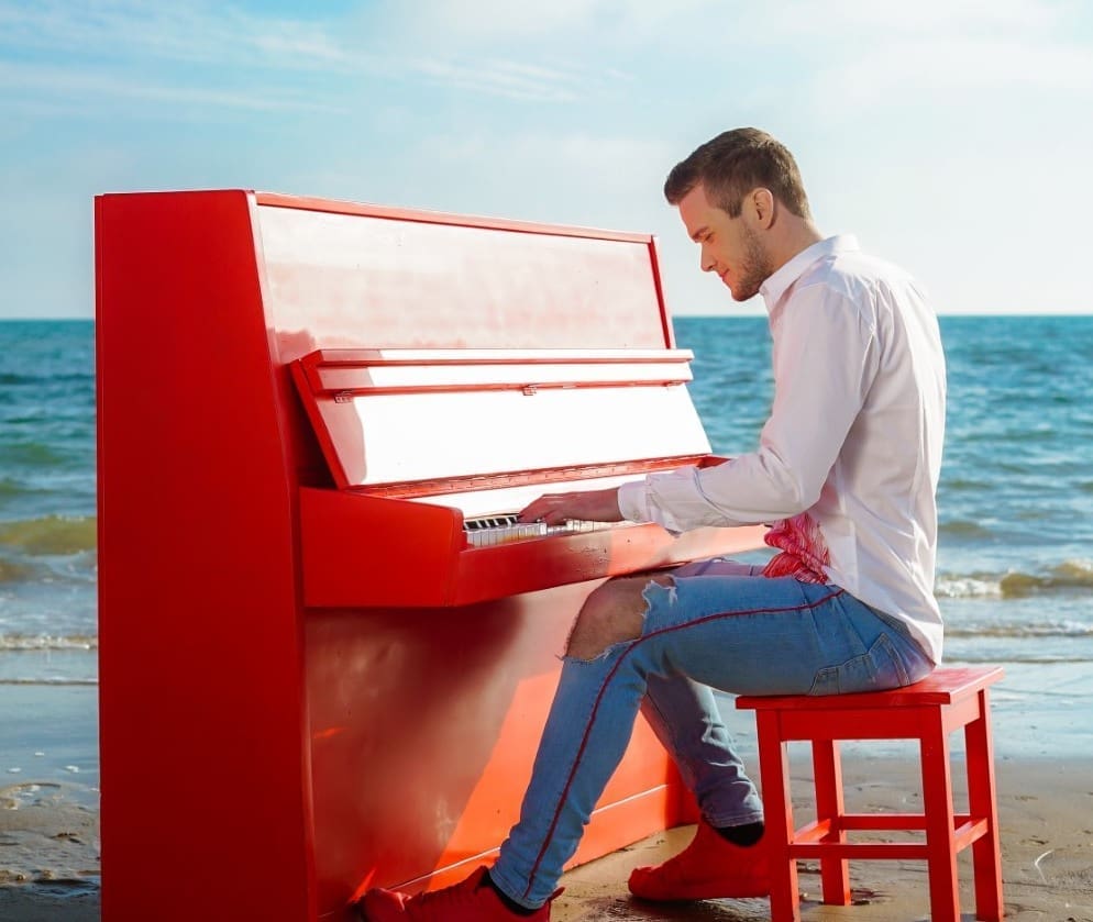 Luka Basi osvaja srca fanova novim hitom "Kad postaneš drugome žena"