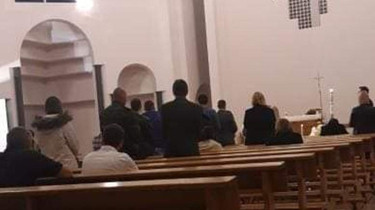 UNATOČ UPOZORENJIMA U Splitu u crkvi održana misa na blagdan Uskrsa