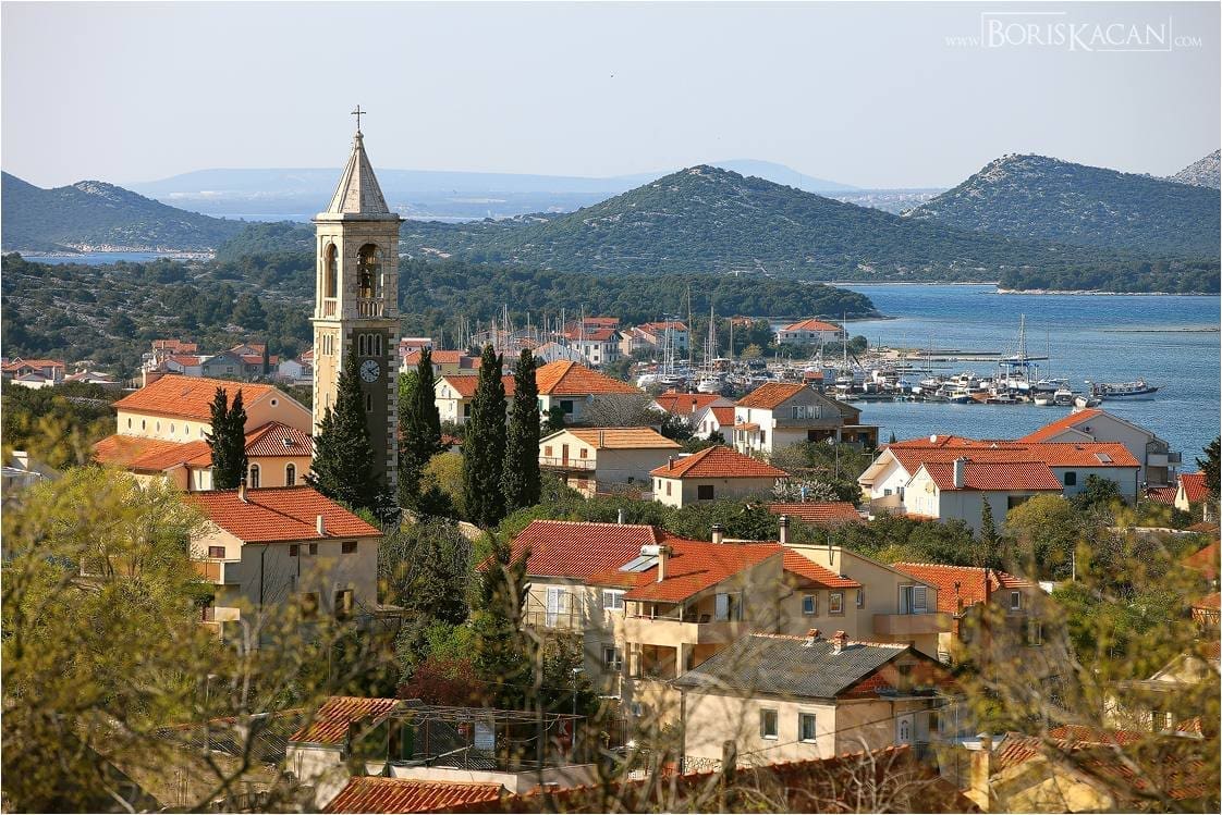 NEVJEROJATAN PROPUST U DALMACIJI Pod okriljem noći nestala zaplijenjena jahta Putinove prijateljice: "Na njezin vez usidrili isti model broda"