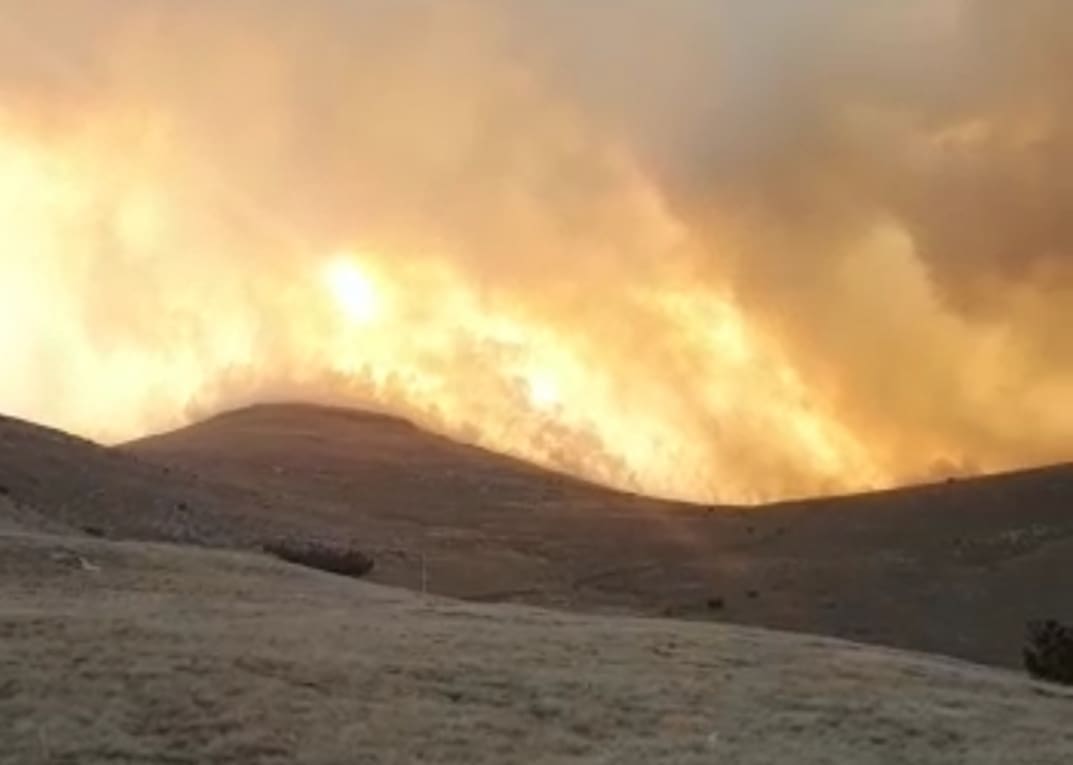 POTRESNI PRIZORI S DINARE Vatrena stihija guta sve pred sobom