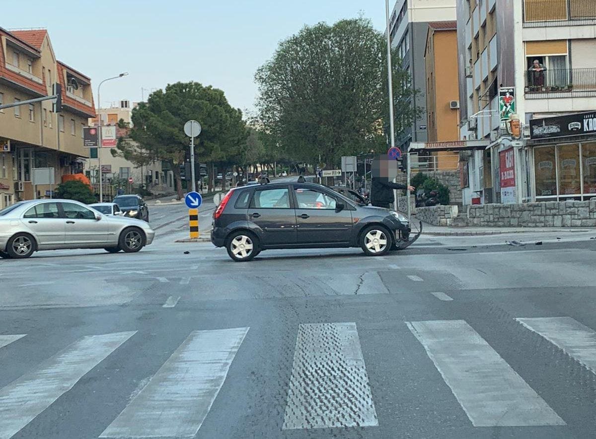"Crno raksrižje": Novi sudar kod Kroma, sudarila se dva automobila