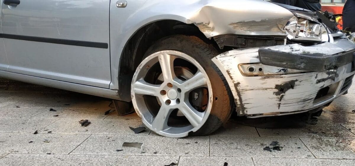 PROMETNA NESREĆA U SPLITU Automobilom izletio s ceste i probio ogradu