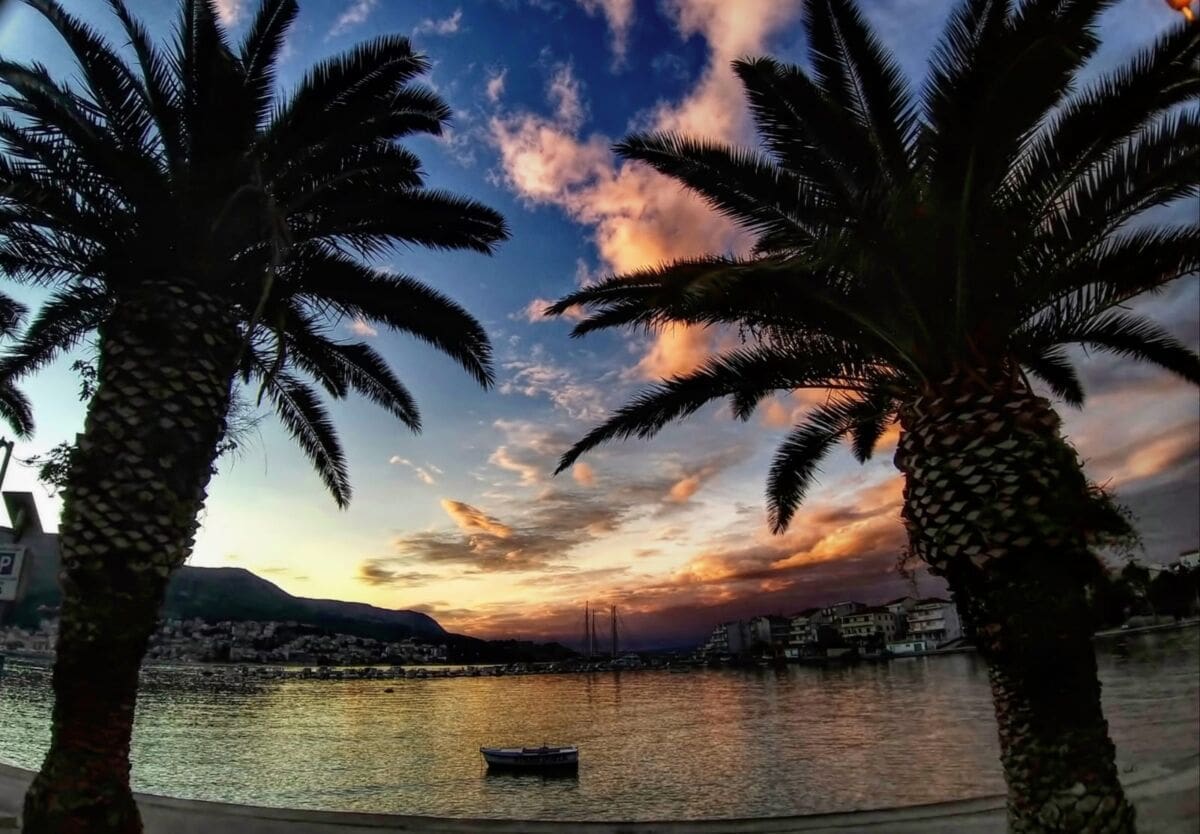 POVRATAK U KRATKE RUKAVE Temperature već u 10 sati prešle 20 stupnjeva. Sunce će nas pratiti do kraja tjedna