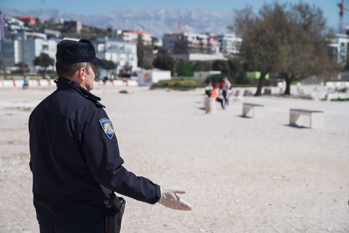 "POVEĆALO" OD RIVE DO ŽNJANA Splitska policija: U ovoj situaciji ne možete se zadržavati na tim javnim površinama