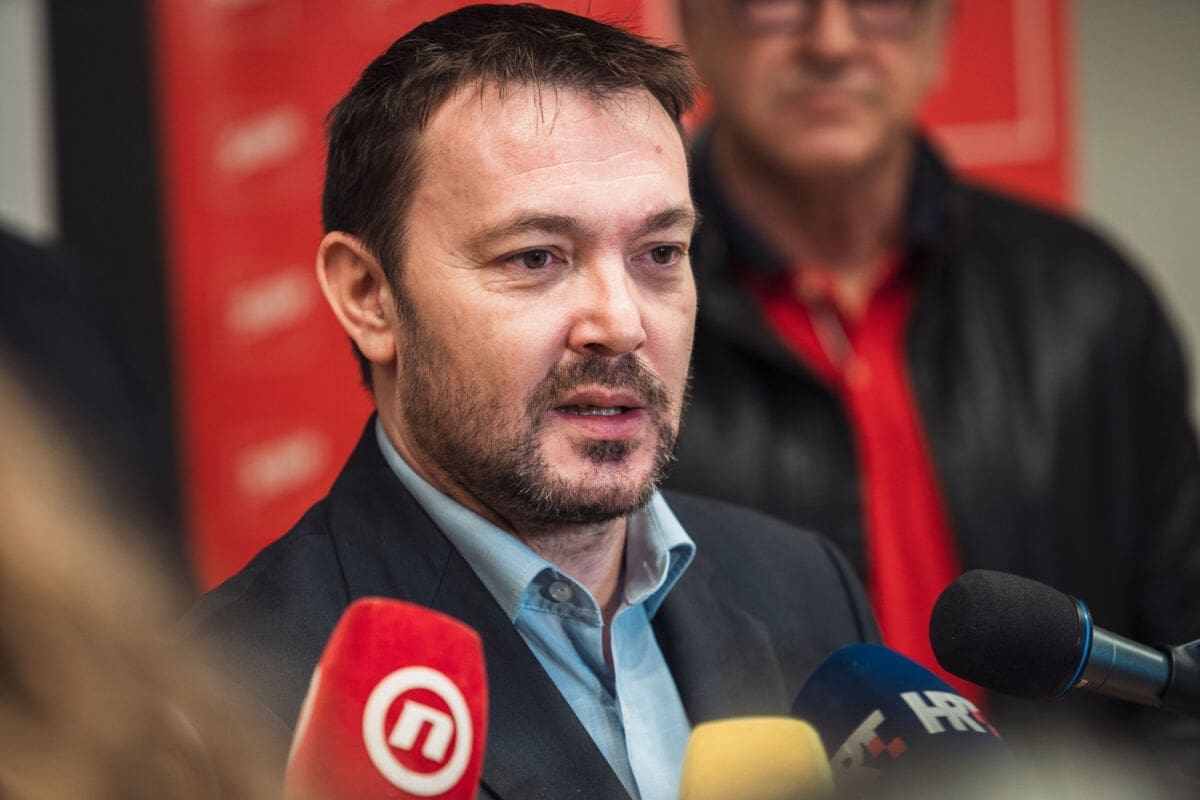 Arsen Bauk: "Vratite Stričaku naša četiri glasa"