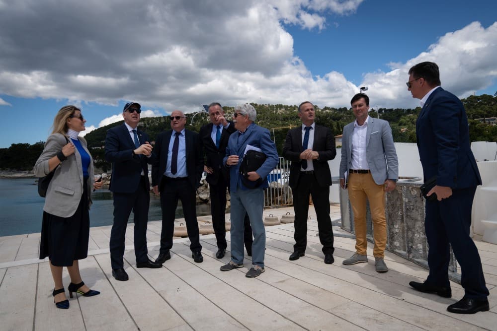 BAZEN NA ZVONČACU DOBIT ĆE NOVI IZGLED "Bit će ovo jamstvo daljnjeg razvoja sporta i pravo ulaganje u našu sportsku mladost"