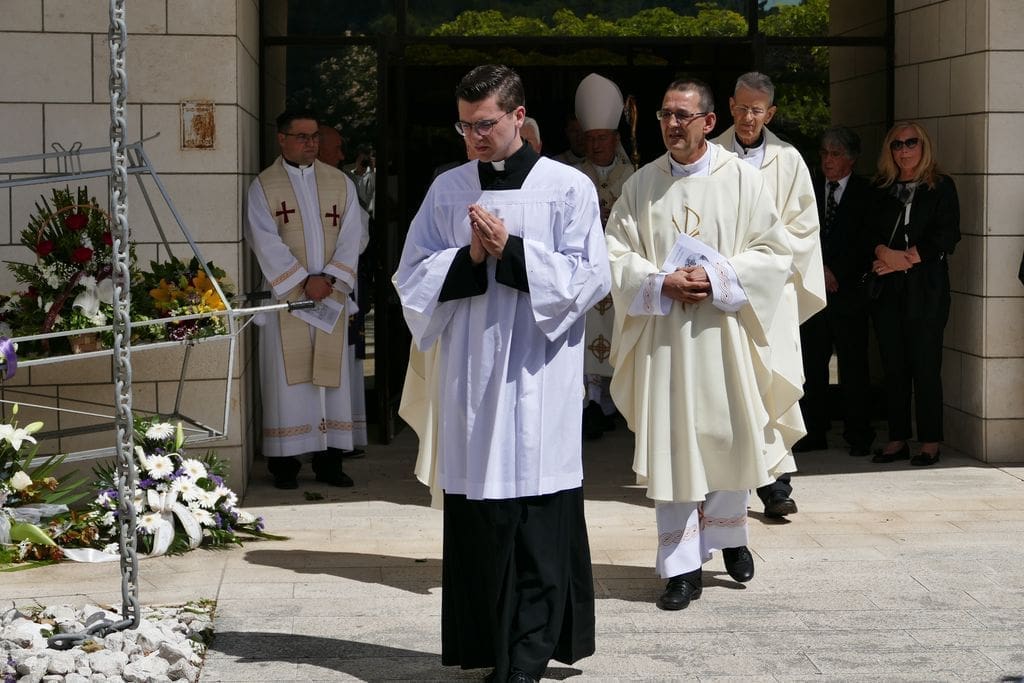 bozo_bobo_delic_sprovod01