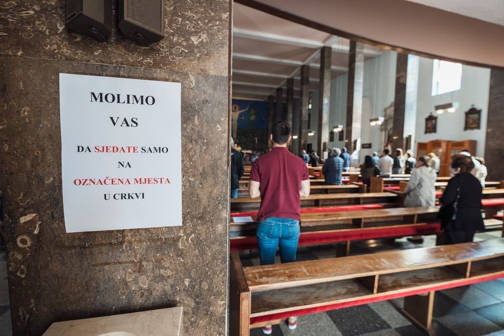 Pismo biskupa Splitske metropolije svećenicima i vjernicima u vezi s uputa u vrijeme zaraze koronavirusom