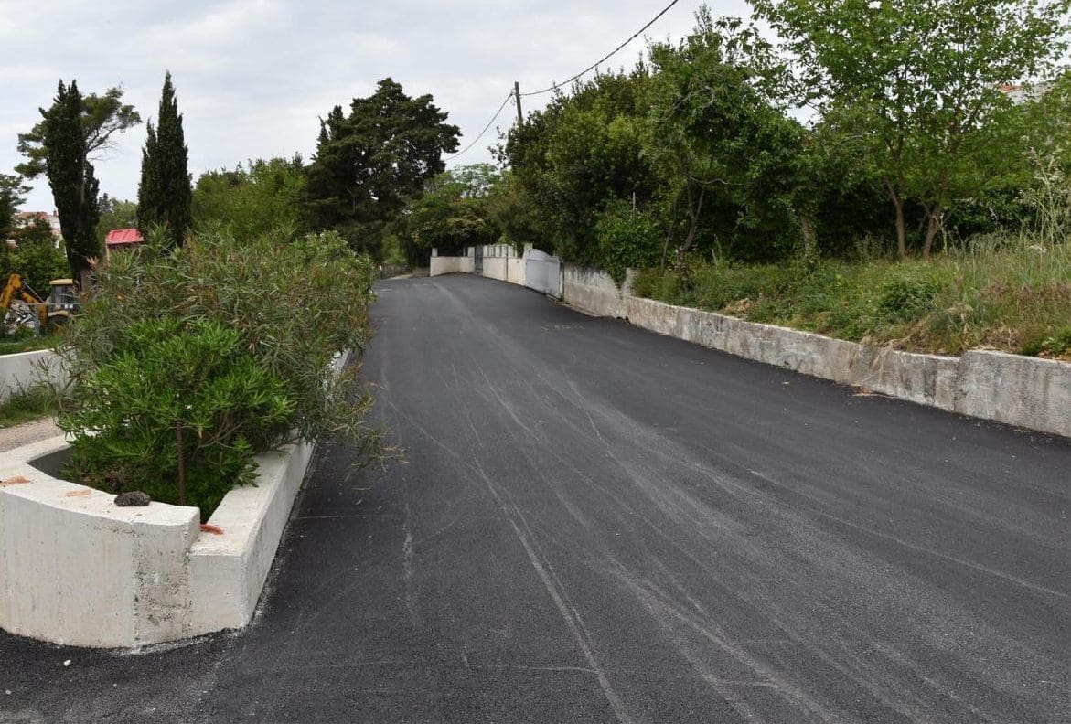 Nastavljaju se radovi na uređenju ulica u Kaštelima