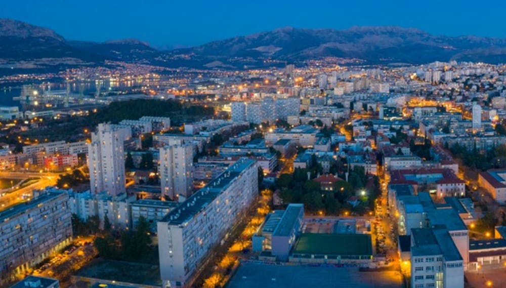 Nepoznati muškarac izazvao požar u dvorištu kuće na Spinutu