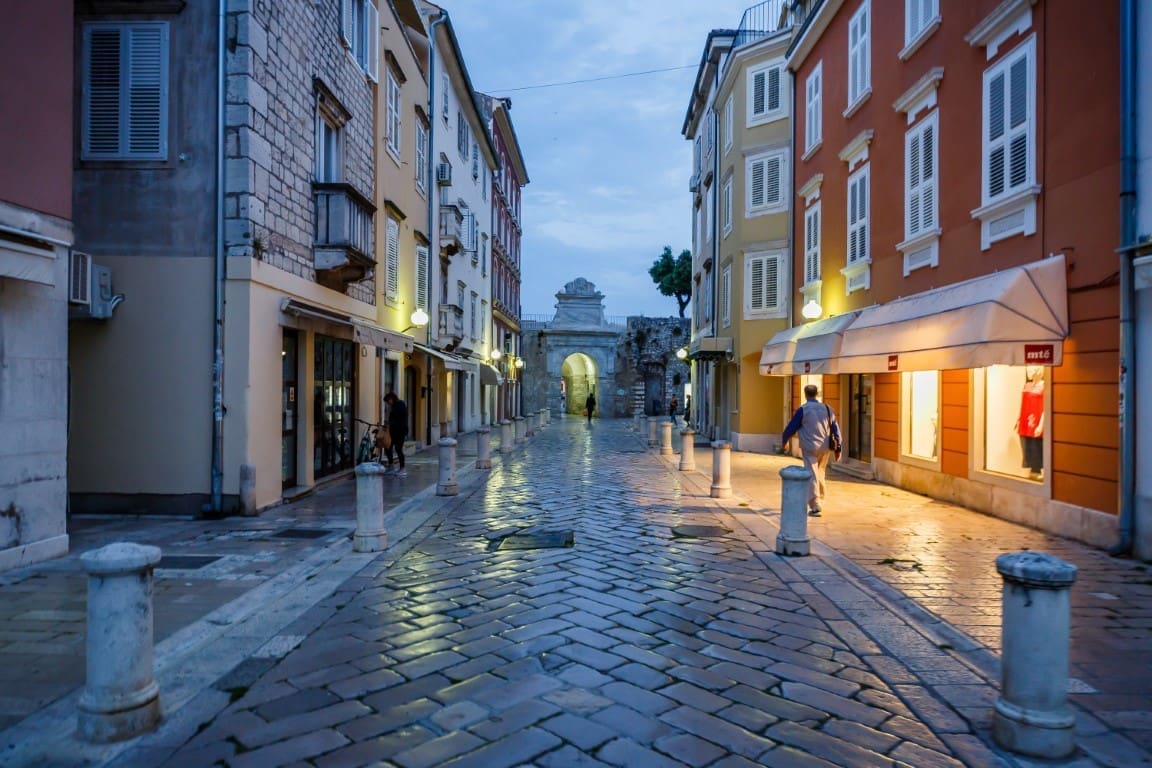 Zadarski covid-redari na mukama: Žene ih progone zbog uniformi, traže ih po Fejsu