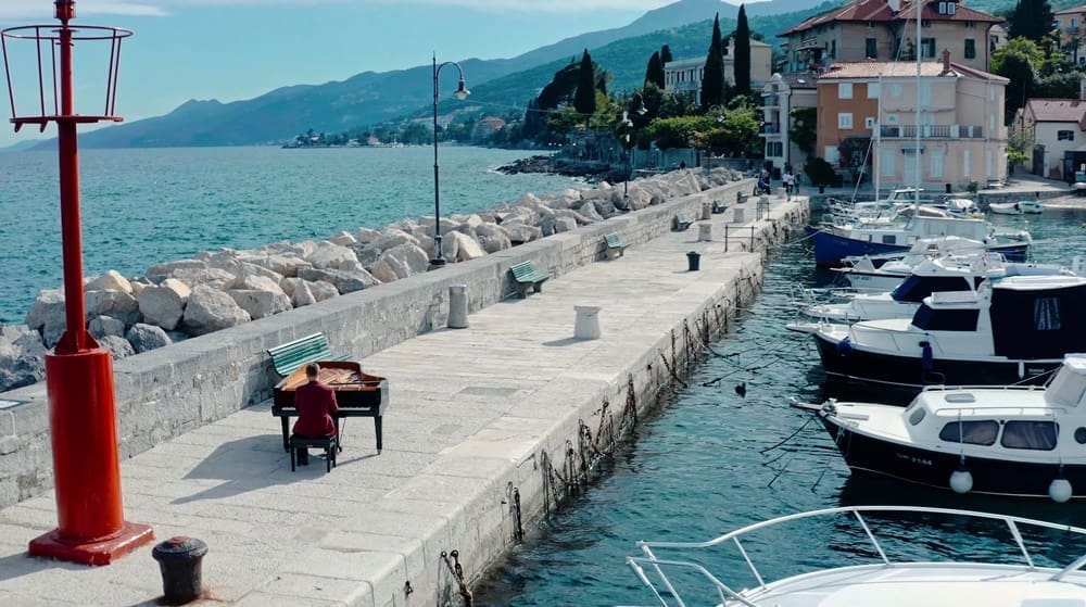 Klavirski virtuoz Zvjezdan Ružić održao tajni koncert uz more