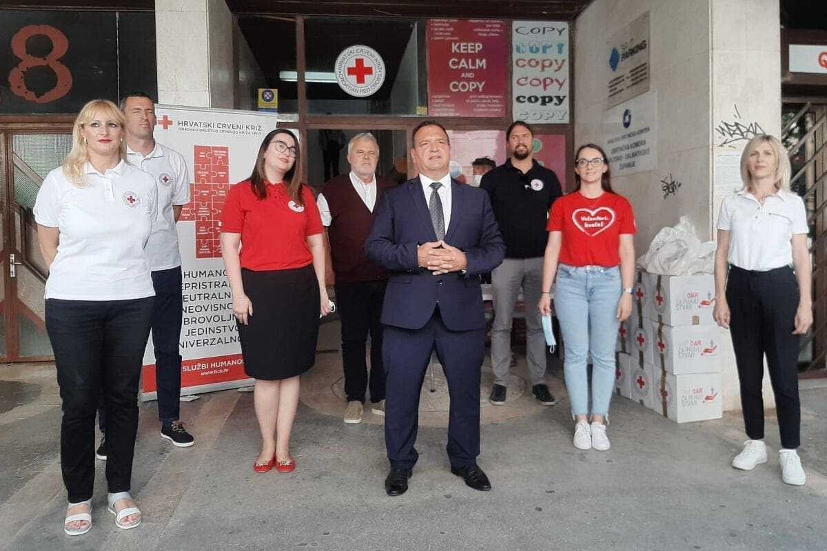 Beroš posjetio splitski Crveni križ: "Indirektni pokazatelji da je virus mutirao, ali nećemo kalkulirati"