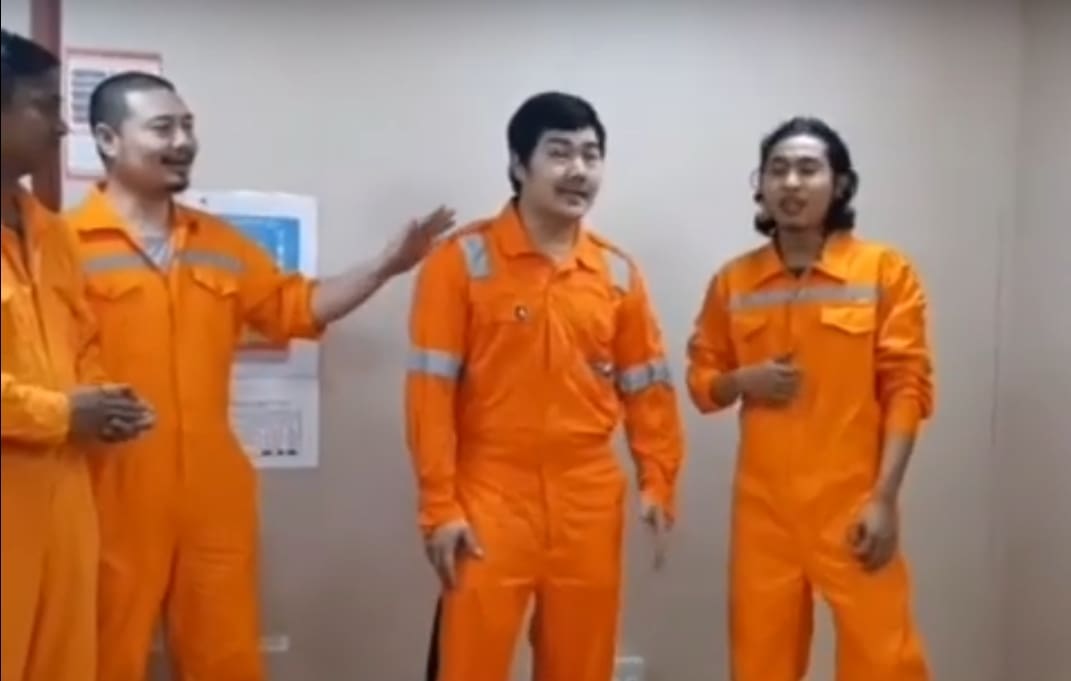 APSOLUTNI KRALJEVI Pomorac iz Kaštela kolege iz Burme naučio pjevati poznatu dalmatinsku pjesmu