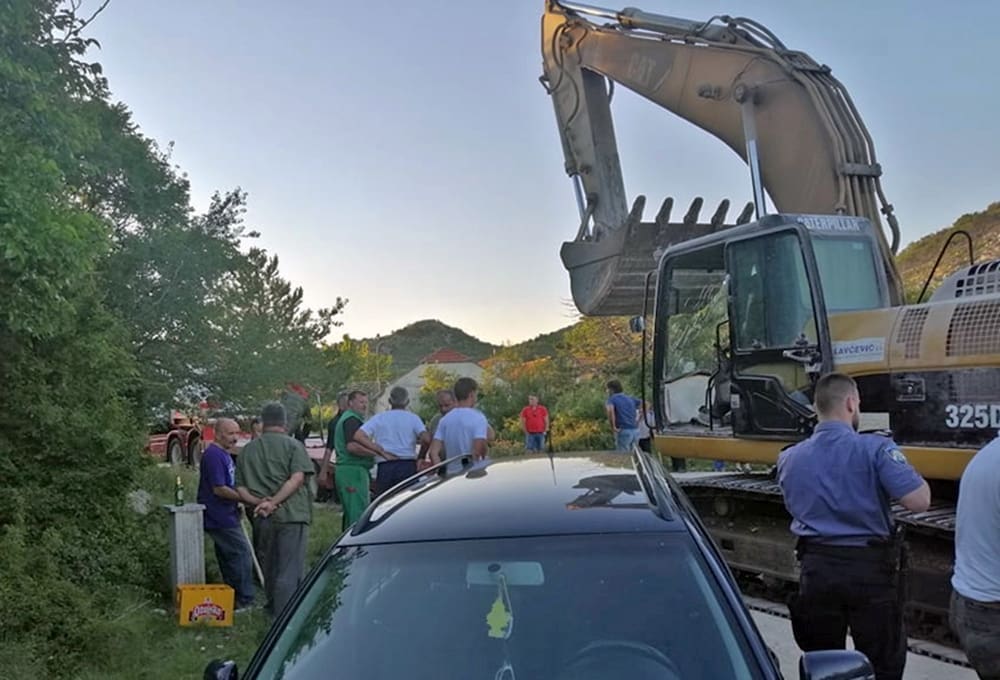 BUNA U DICMU Mještani tijelima spriječili bagere Lavčevića: "Tu su ilegalno, spremni smo na prosvjed"