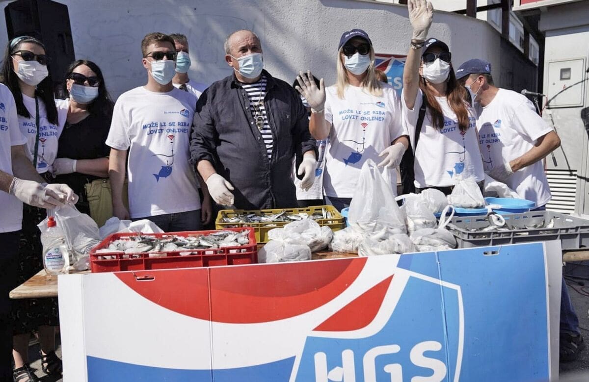 Kerum i HGS na Brdima ljudima dijele ribu: "Veći je problem neimaština koja slijedi nego korona. Dalmacija sve sama može proizvoditi"