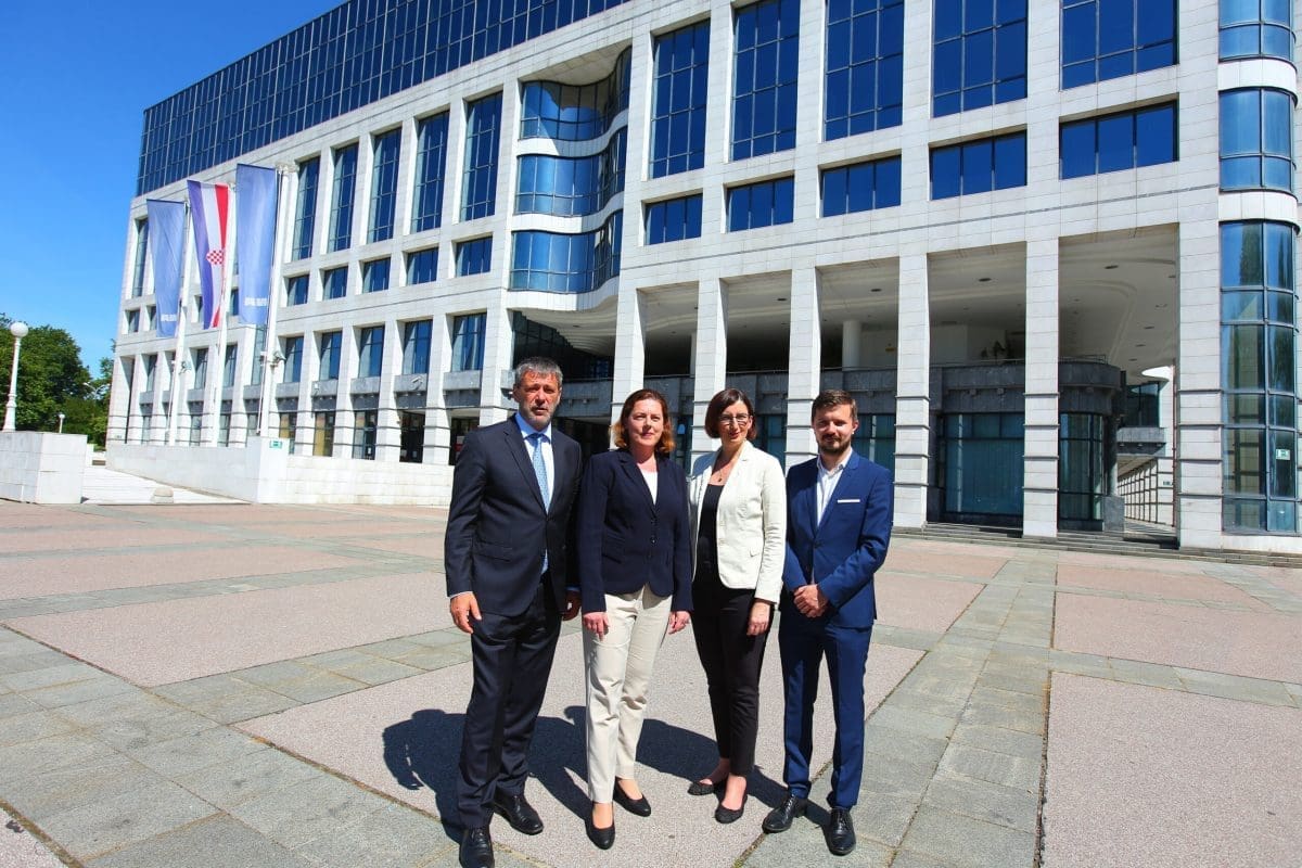 Pametno i FOKUS: Otkup INA-e je još jedno lažno obećanje, za takvo nešto trebali bismo zadužiti i praunuke naše djece